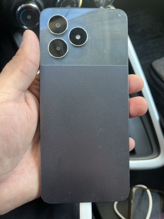 продаю смартфон реалми с 50