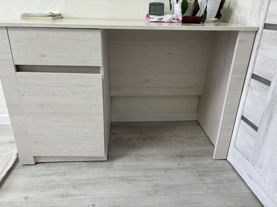 Продам стол школьный