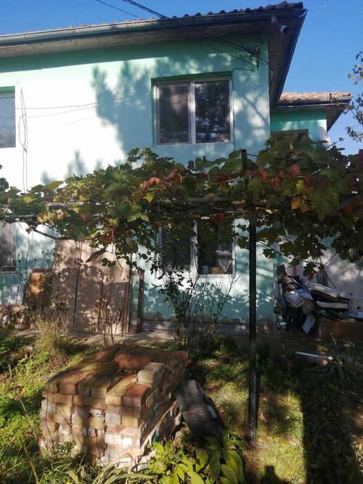 Дългосрочен  Апартамент под наем на партерен етаж в къща