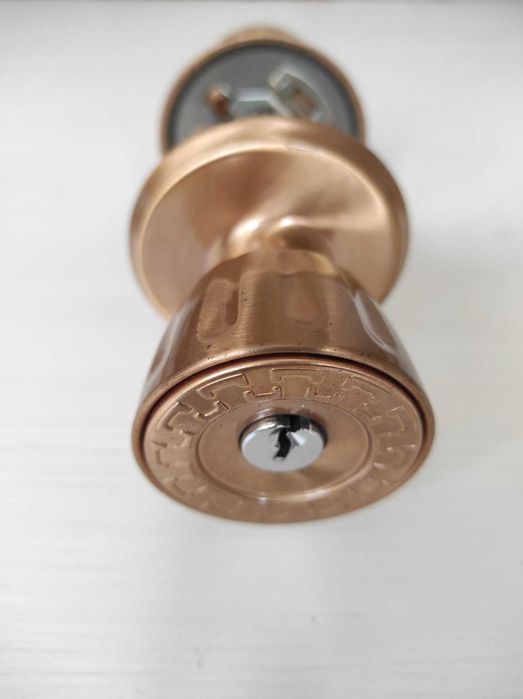 Медна брава за врата