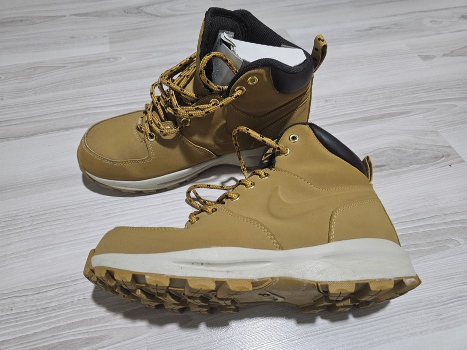 Vând bocanci , ghete nike aproape nou 41