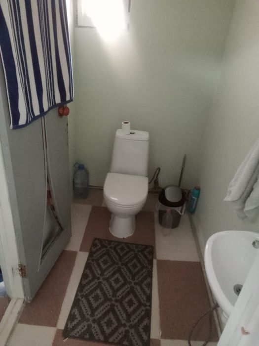 Сдам отдельно стоящий частный дом со всеми условиями внутри (туалет-ва