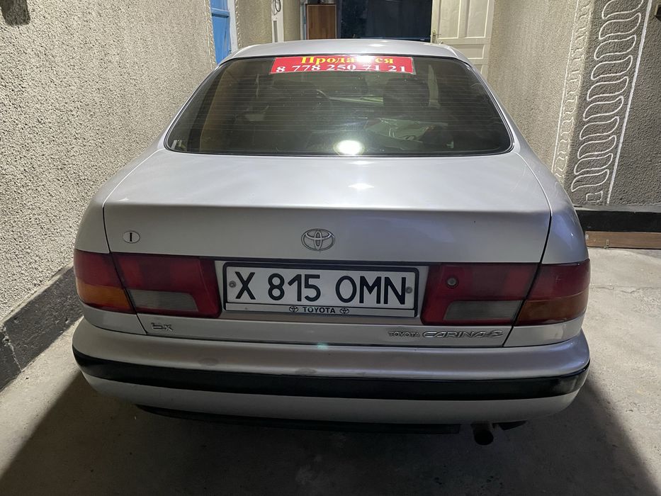 Автомобиль Toyota Carina E