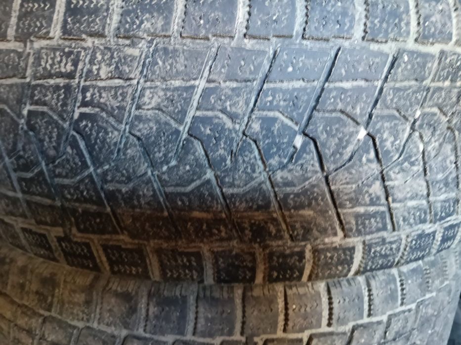 продаем шины на RAV 4