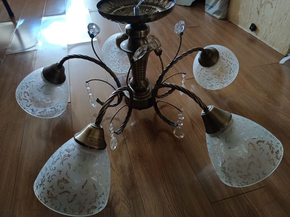 Люстра и два настенных бра(светильника)
