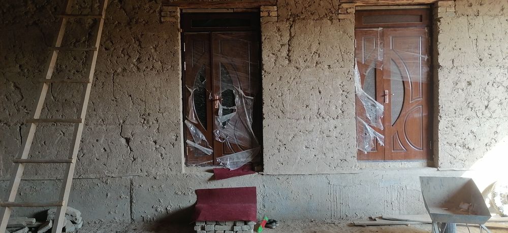 Срочно уй сотилади 6 сотихли 6 хонали вариантлар бор килишамиз