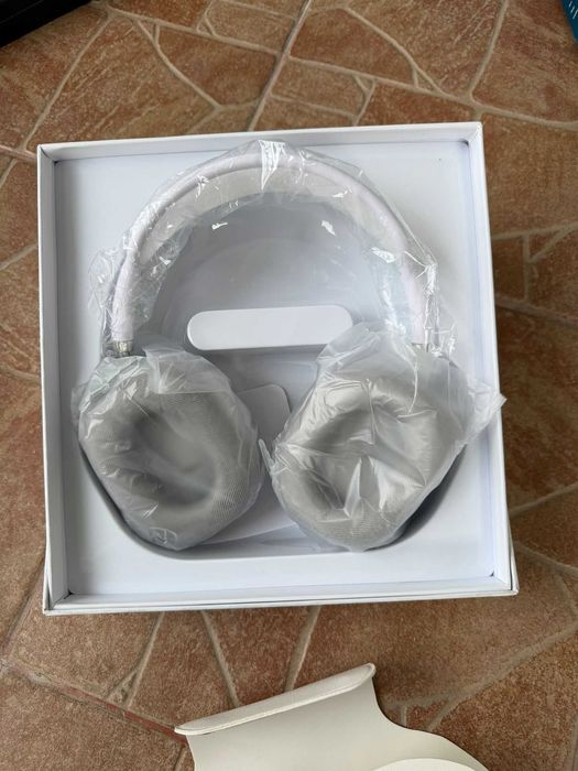 AirPods Max 1 in trei culori: alb, gri si negru