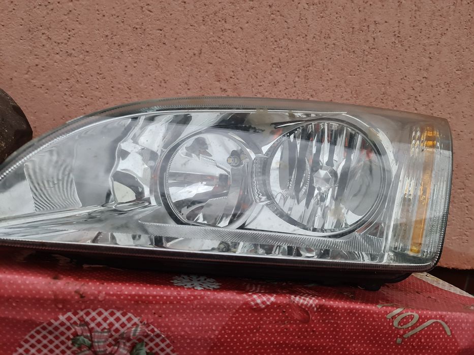 Vand faruri Ford Focus 2