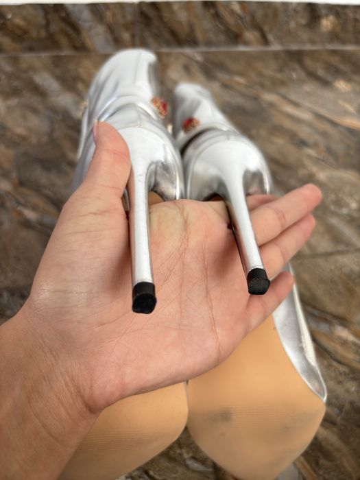 Botine argintii cu toc si decoratii 38