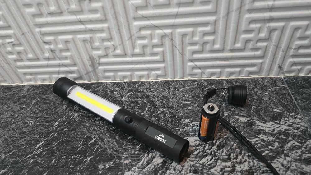 Lanterna crivit 2 lumini pe baterii