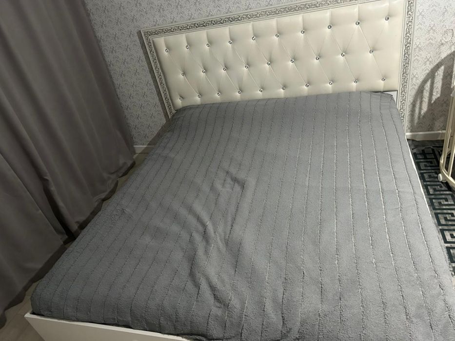 Кроват с матрасом