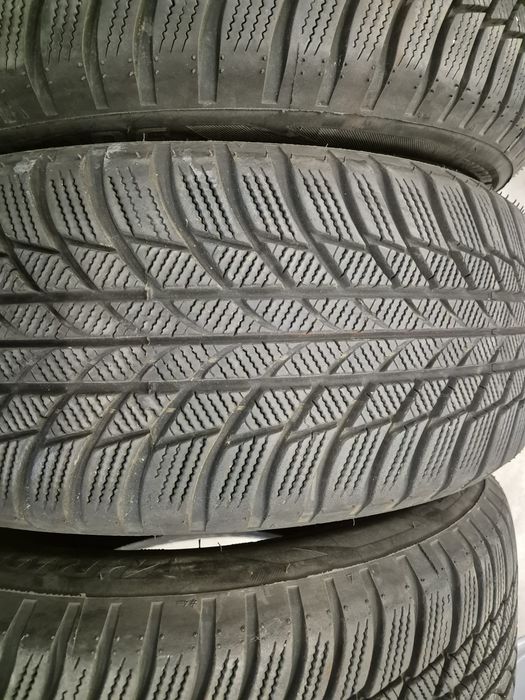 4 anvelope iarna Bridgestone 215 55 17 stare foarte buna