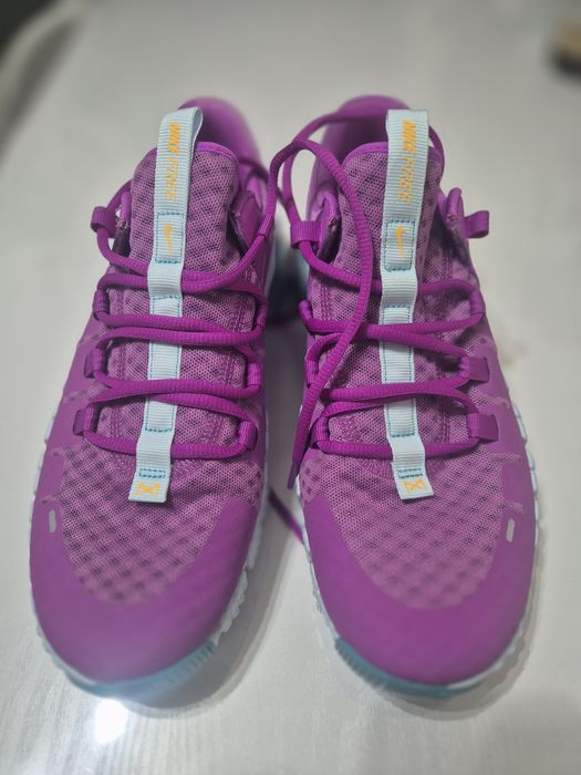 Adidasi Nike noi