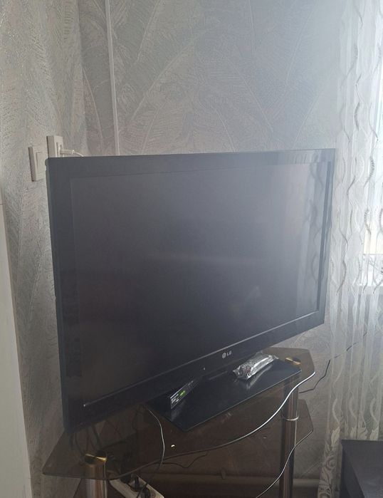 Телевизор LG в харошем состояние отличное