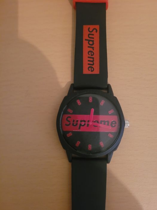 Часовник Supreme кварц