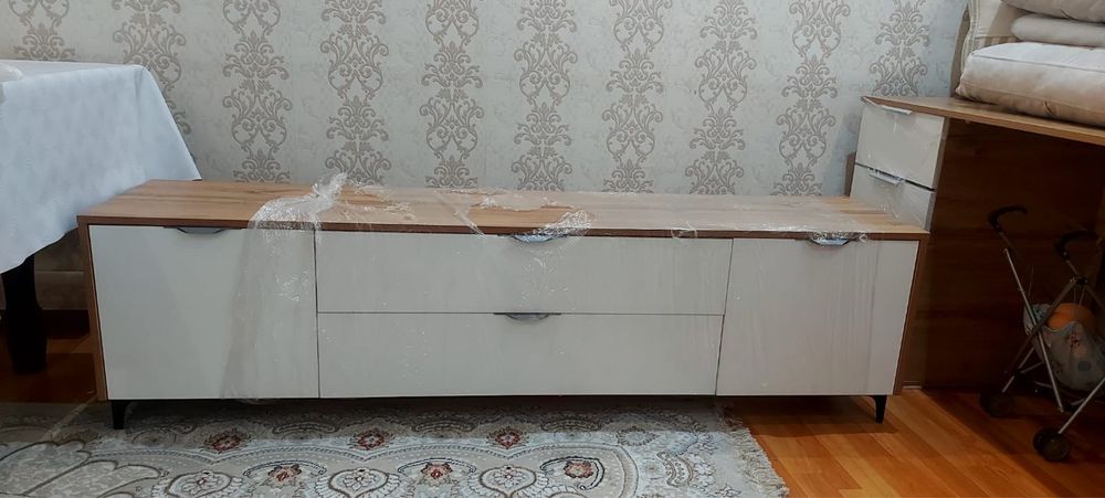 Продам тумбу под телевизор