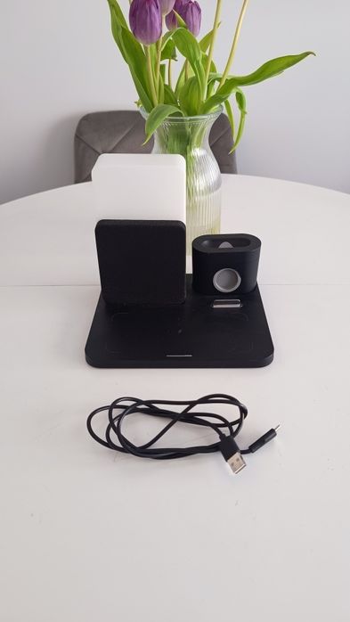 Stație Încărcare Wireless 4-în-1 cu Ceas Digital și Lampă LED