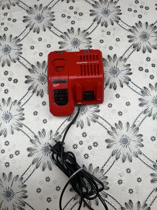 Зарядно устройство за Li-Ion батерии Milwaukee M12-18