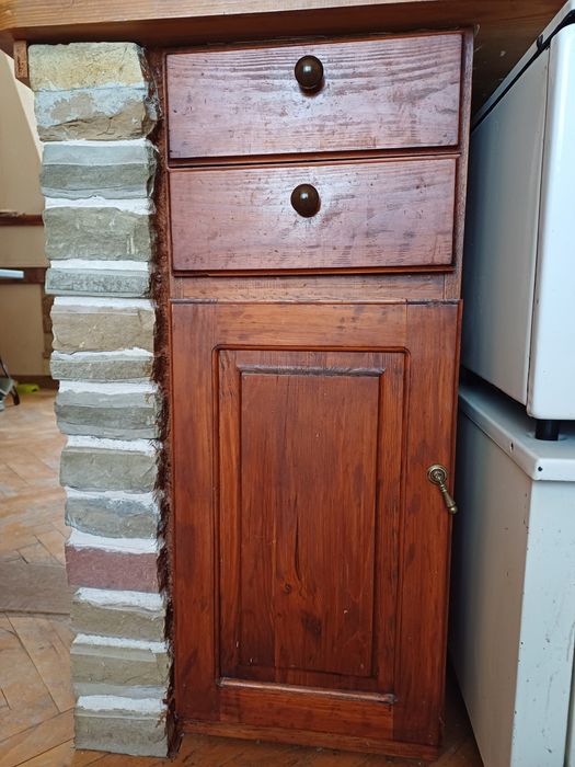 Вратички с рамка 2 бр. и малко  шкафче.