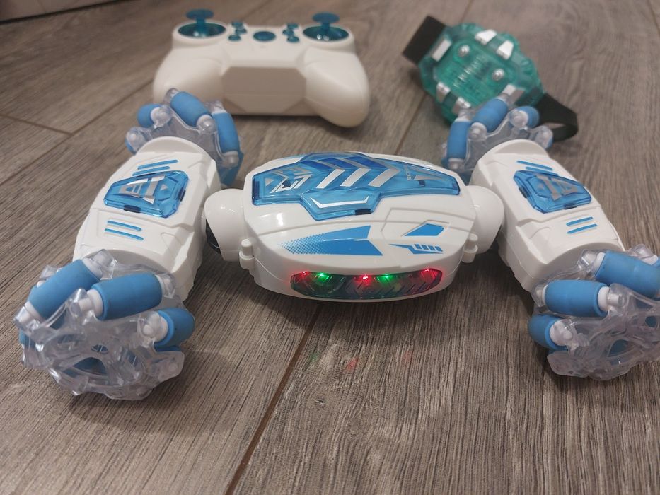 Masina cu telecomanda și controller de mana