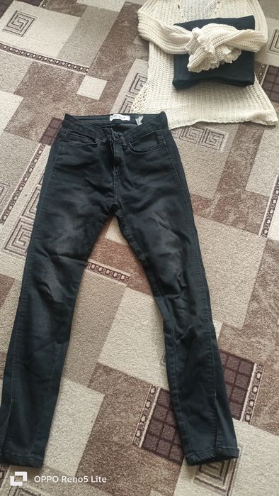 Продам джинсовые штаны и платье