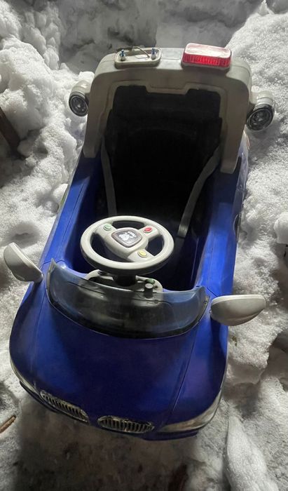 Продам машину на аккумуляторе