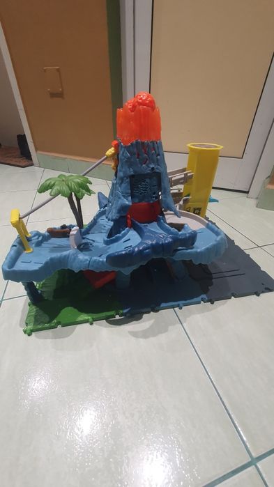 Matchbox Action Drivers Volcano писта