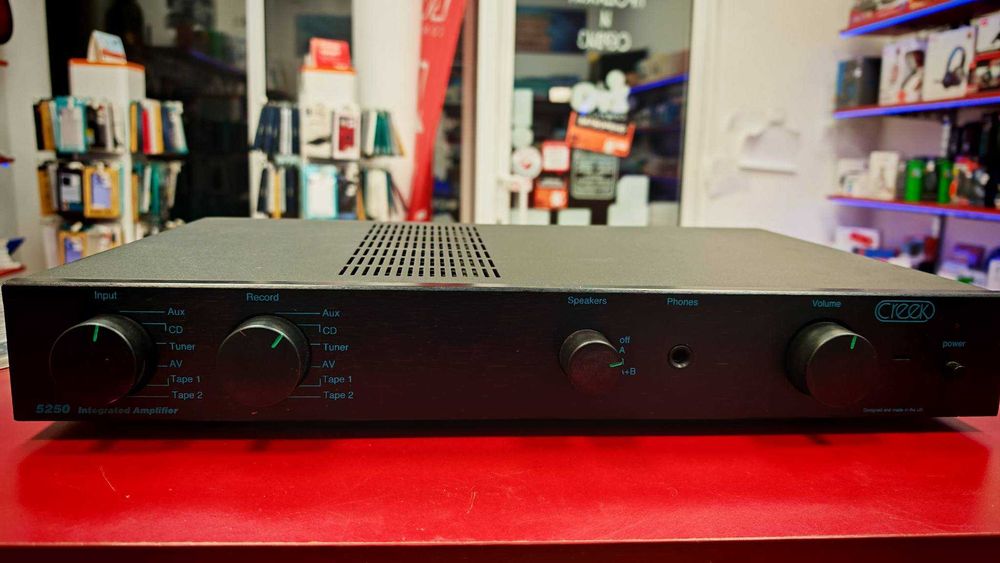 Британски усилвател Creek 5250
