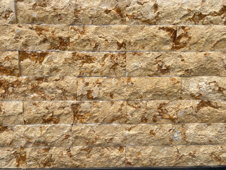 Vindem piatra naturala decorativa de interior/exterior