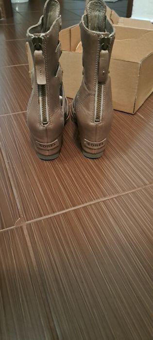 Vand sandale din piele