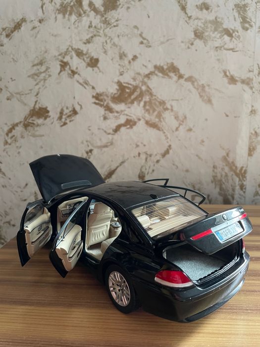 BMW 7 Series Kyosho Мащаб 1:18 Модел от метал