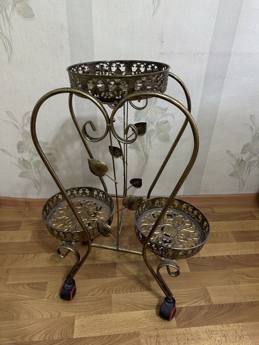 Подставка пол цветы