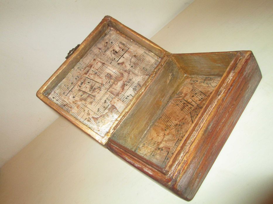 дървена кутийка с ангелче