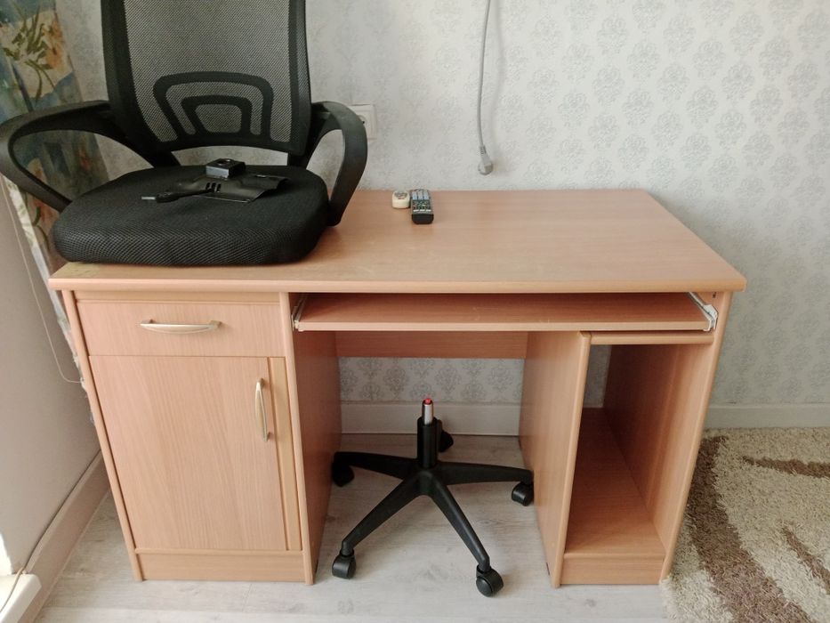 Продам компютерный стол и кресло