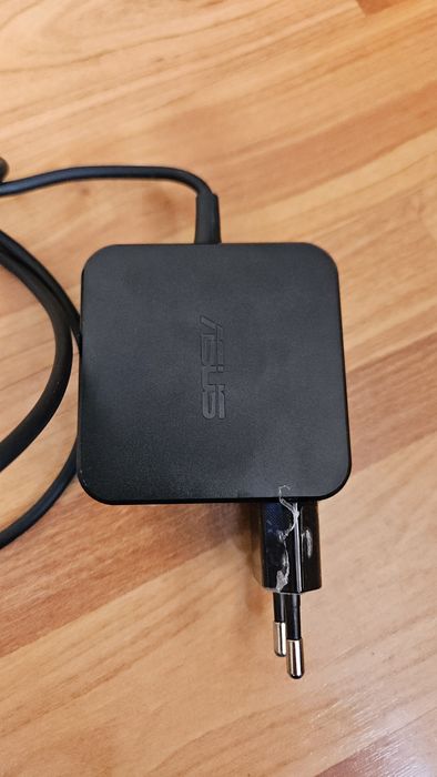 Încărcător asus expertbook i3 a 10 a generatie