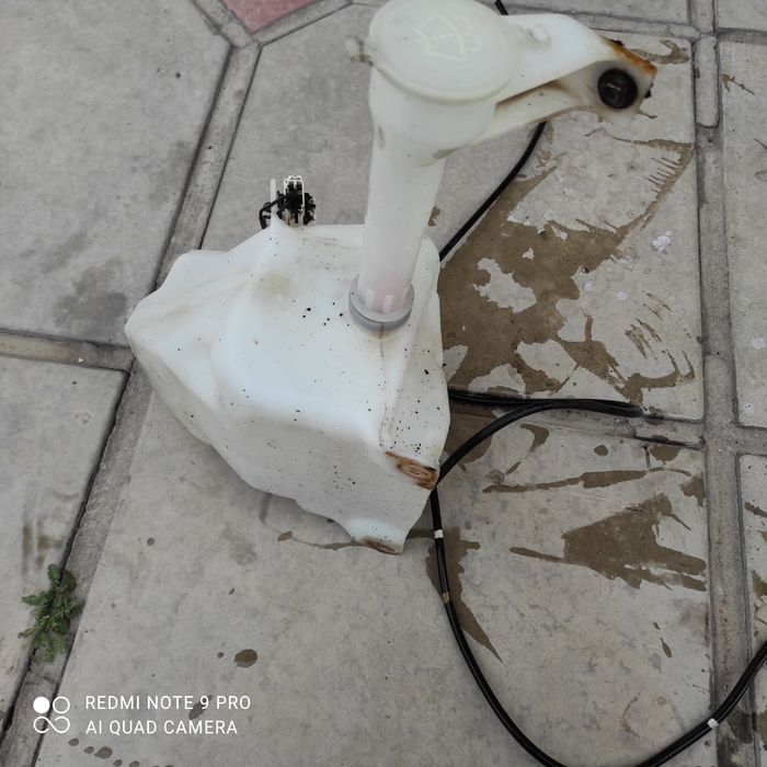 Продам бочок омывателя с моторчиком на Мазда 626 птичка