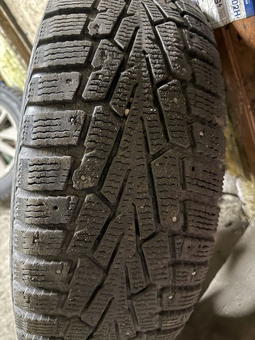 Продам резину 215/65/16 шипованую б/у