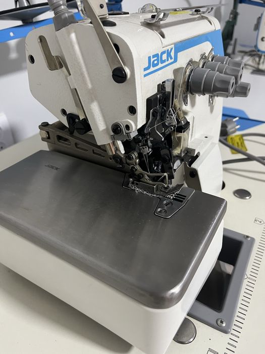 Швейная машинка, оверлог Jack E3
