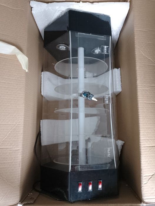 Акрилна въртяща се витрина