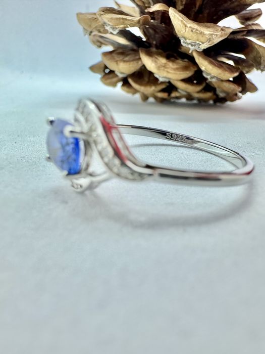 Сребърен пръстен със синтетичен сапфир