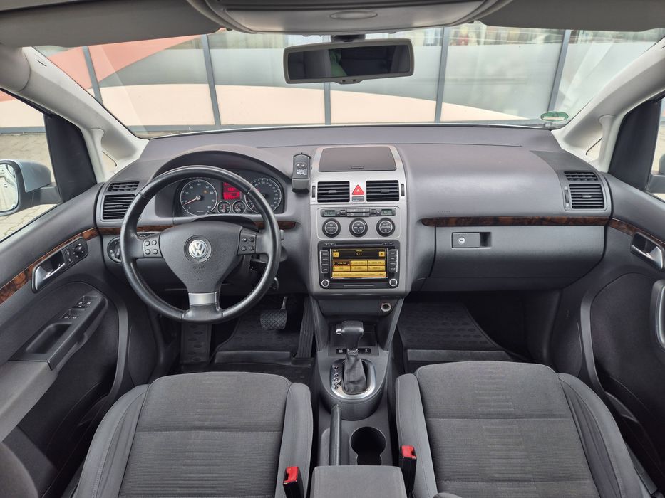 VOLKSWAGEN Touran 2010 — imagine 5