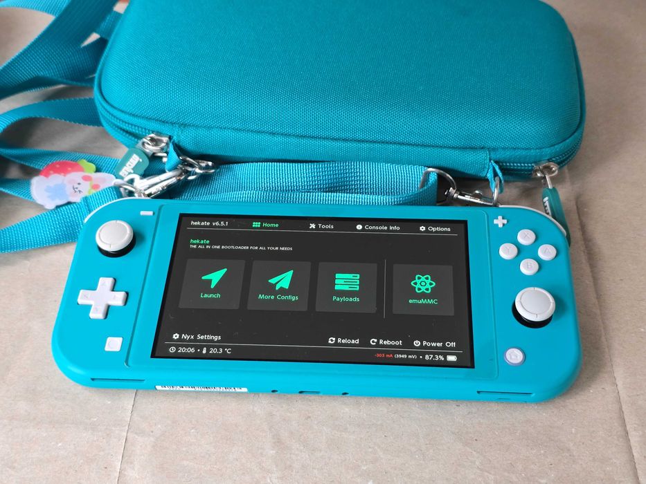 Nintendo Switch Turquoise 128GB карта, Калъф, Протектор и Гръбче