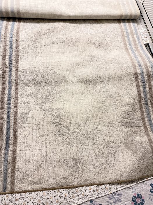 Продам ковры 4*1,60. Еще 2 ковра рядом в подарок