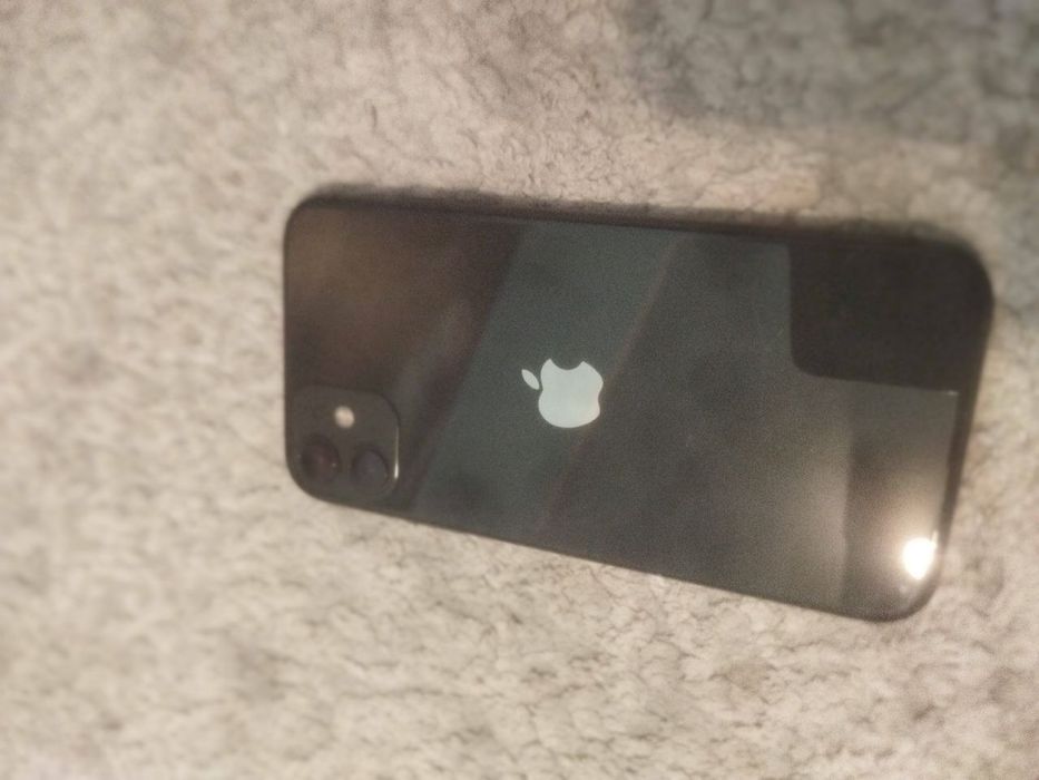 Айфон 11.        .