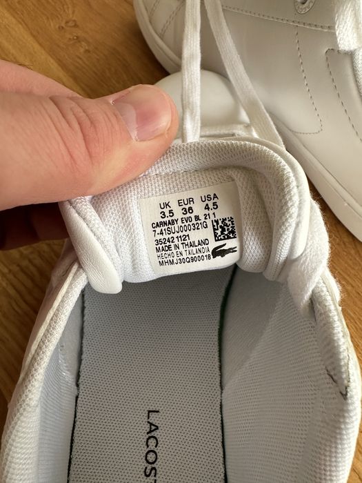 Продавам бели детски кецове Lacoste - 36 номер