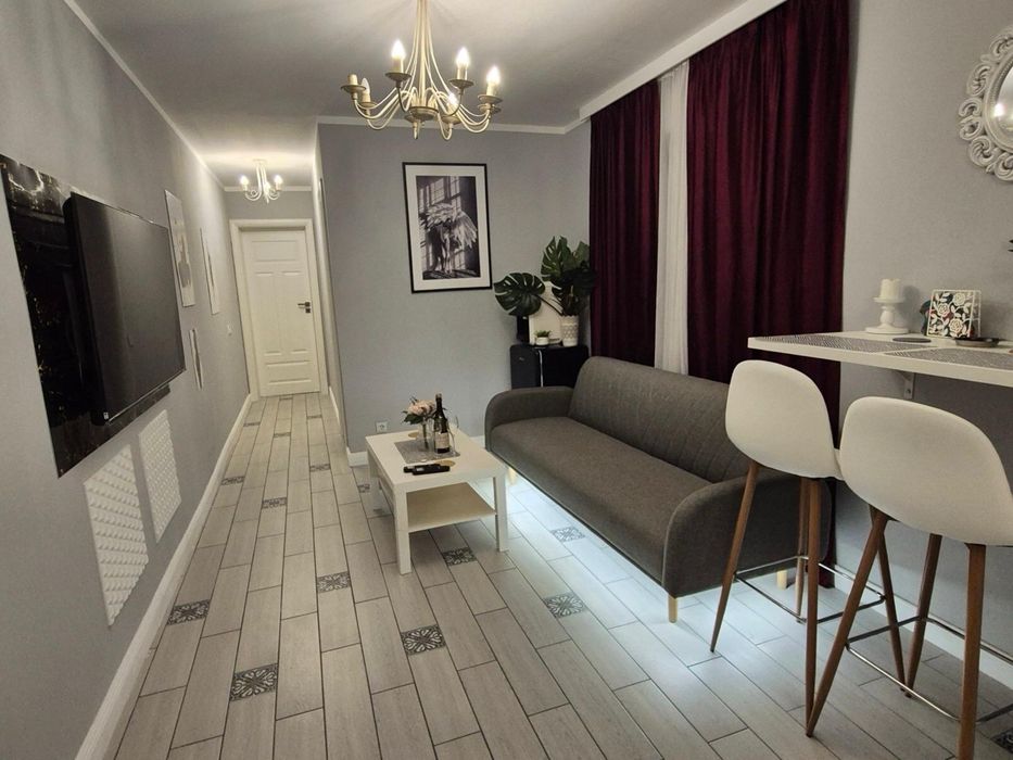 Inchiriez apartament 2 camere -bloc nou--zona centrala