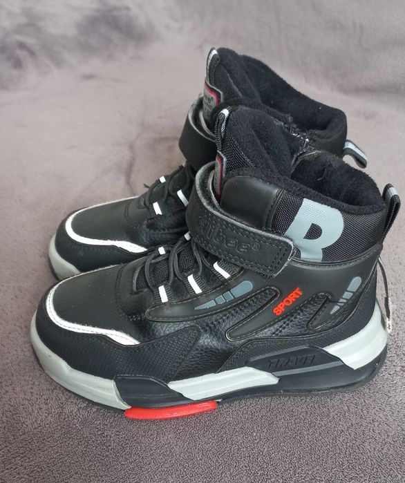 Продам ботинки демисезонные 28 р.