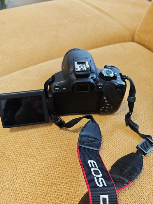 Фотоапарат Canon EOS 650D + Обектив 18-55mm IS – Перфектно състояние + Подарък чанта!