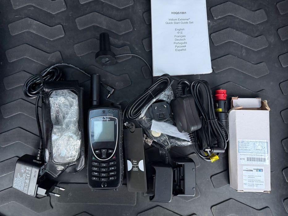 IRIDIUM EXTREME 9575A SATELLITE PHONE - nou, pachet complet, inclus cartela sim
