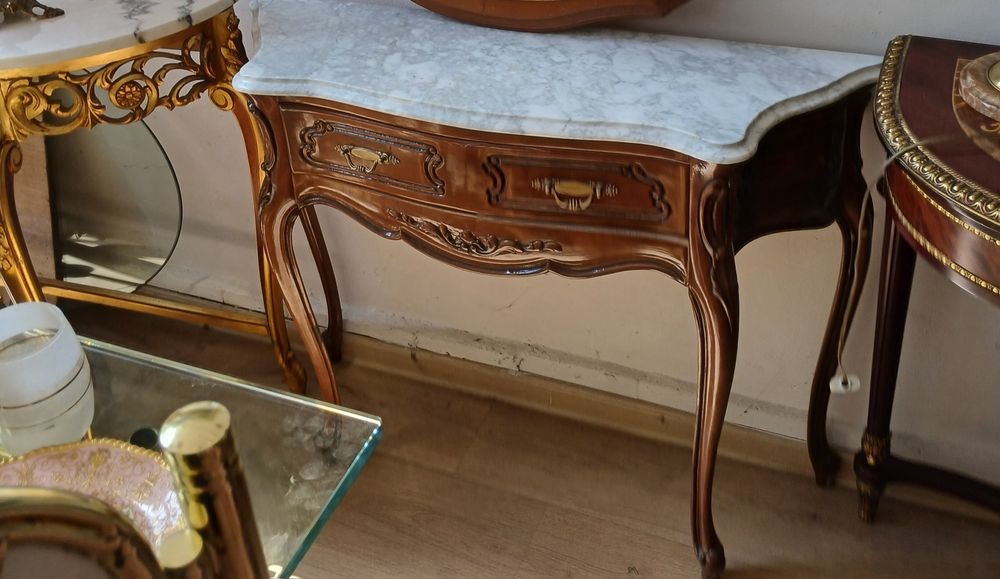 Дървена  конзола